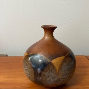 Robert Maxwell Pottery Overlapping Circle Geometric Moon Bud Flower Vase Neutral